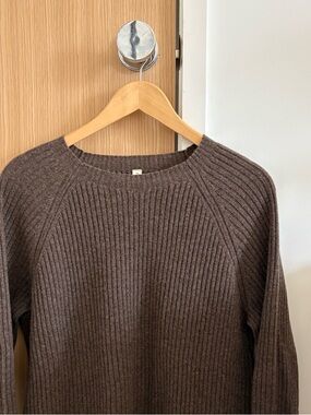 Ribbed Crewneck Sweater in Chocolate Brown - Size Small